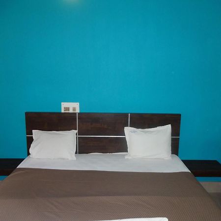 Ajatsatru Hotel Гая Екстериор снимка