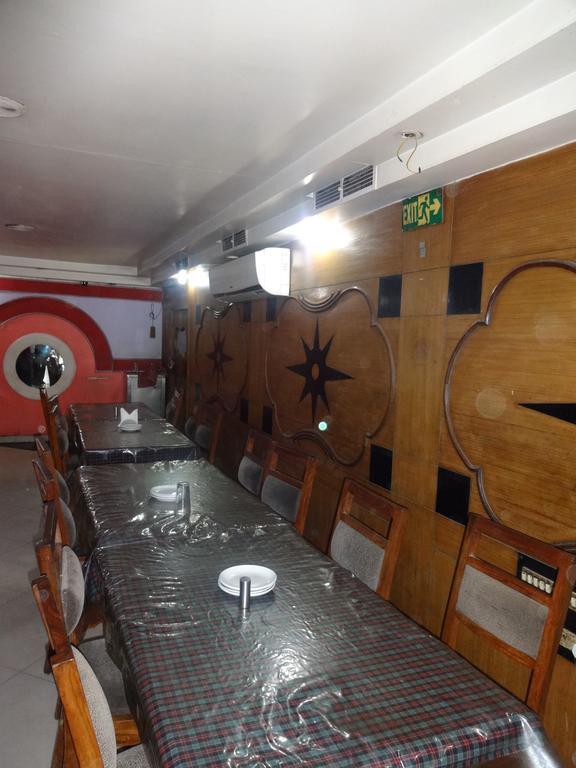 Ajatsatru Hotel Гая Екстериор снимка