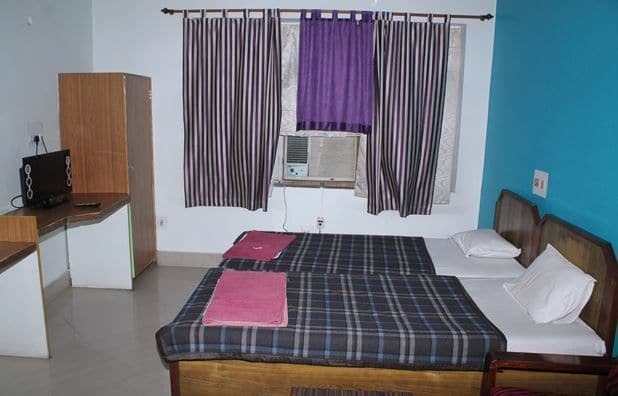 Ajatsatru Hotel Гая Екстериор снимка